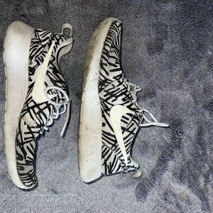 Nike Roshe Run Black White Zebra Print Sneakers for Women Size 6.5